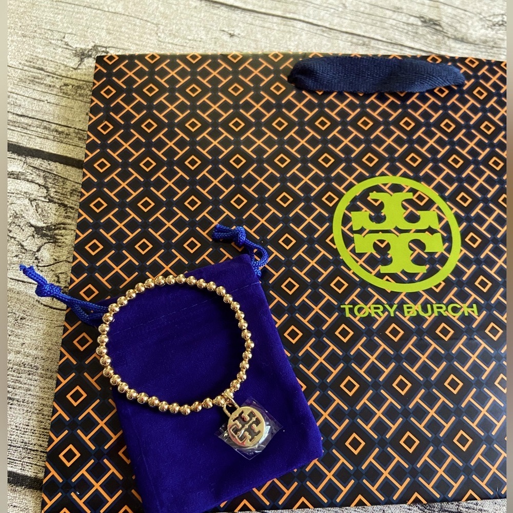 Last one! ⏰ NWT Gorgeous stretchy bracelet w/Tory Burch logo charm + gift wrap - Picture 12 of 13